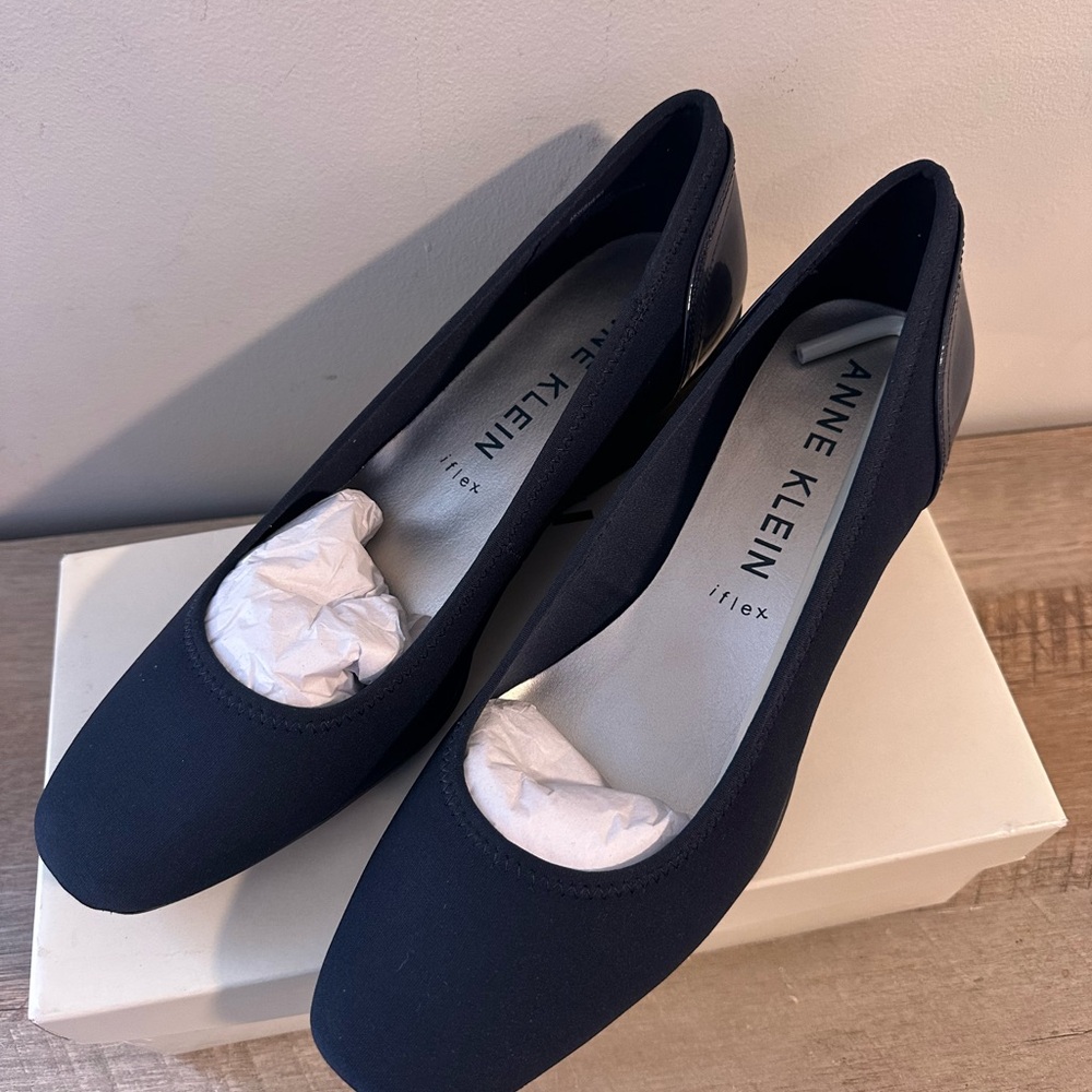 New - Women’s Size 10 -Anne Klein Wedge Pump - navy